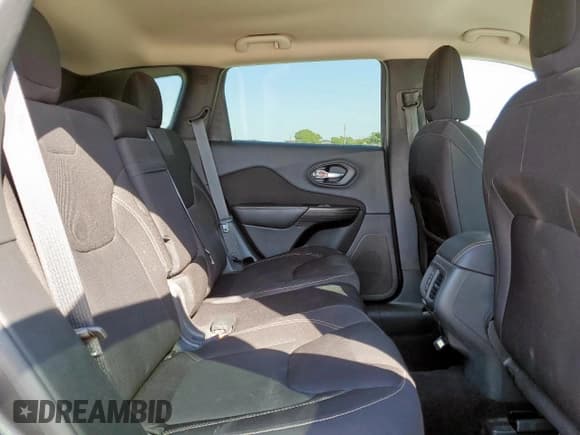 ✅ 2015 Jeep Cherokee Latitude • VIN: 1C4PJLCS5FW516841 • Lot: 84189215. Listed on Copart with 164,493 mi. Free auction sales archive from the USA and detailed vehicle history report at DreamBid. Image 11.