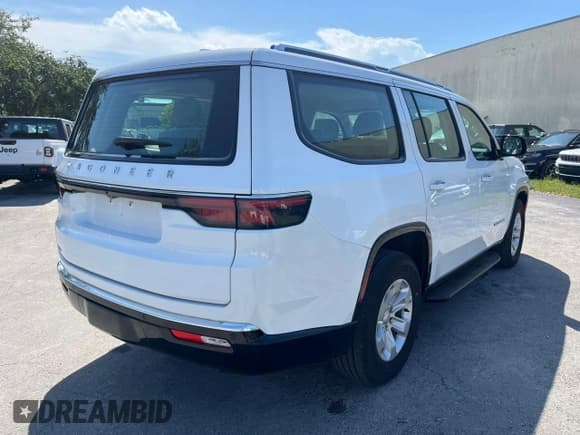 ✅ 2023 Jeep Grand Wagoneer • VIN: 1C4SJVCP5PS509754 • Лот: 85841255. Опубликован ранее на Copart с пробегом Не указан. Бесплатный доступ к архиву аукционных продаж из США и подробный отчёт об истории автомобиля на DreamBid. Изображение 4.