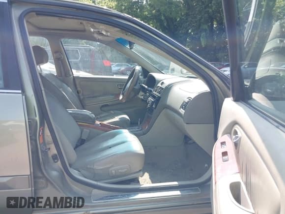 ✅ 2003 Infiniti I35 Luxury • VIN: JNKDA31A03T113777 • Lot: 42410433. Wystawiony na IAAI z przebiegiem 219 235 mil. Bezpłatny archiwum sprzedaży aukcyjnych z USA i szczegółowy raport historii pojazdu na DreamBid. Zdjęcie 5.