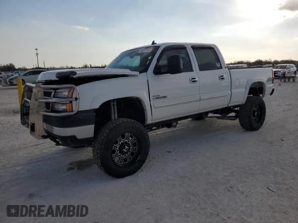 ✅ 2006 Chevrolet Silverado 2500HD LT1 • VIN: 1GCHK23D56F156919 • Lot: 44517785. Wystawiony na Copart z przebiegiem 73 250 mil. Bezpłatny archiwum sprzedaży aukcyjnych z USA i szczegółowy raport historii pojazdu na DreamBid. Zdjęcie 1.