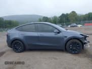 ✅ 2023 Tesla Model Y Long Range • VIN: 7SAYGDEE3PF696104 • Lot: 43016890. Wystawiony na IAAI z przebiegiem 27 769 mil. Bezpłatny archiwum sprzedaży aukcyjnych z USA i szczegółowy raport historii pojazdu na DreamBid. Zdjęcie 13.