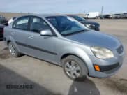 ✅ 2008 Kia Rio LX • VIN: KNADE123886396510 • Lot: 43677271. Wystawiony na IAAI z przebiegiem 47 243 mil. Bezpłatny archiwum sprzedaży aukcyjnych z USA i szczegółowy raport historii pojazdu na DreamBid. Zdjęcie 1.