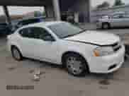 2014 Dodge Avenger SE z VIN 1C3CDZAB5EN126228, wystawiony jako Copart lot #68994234 z przebiegiem 125 437 mil mil oraz Szkoda całkowita • Salvage title. Historia ofert i sprzedaży dostępna na DreamBid. Obrazek 4.