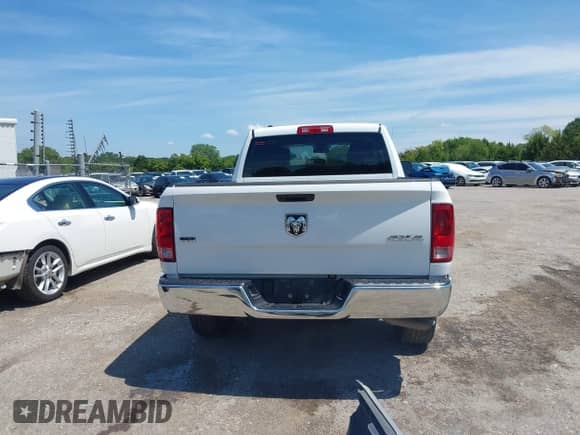 2024 Ram 1500 SLT z VIN 1C6RR7GG5RS157721, wystawiony jako IAAI lot #42962151 z przebiegiem 32 017 mil mil oraz . Historia ofert i sprzedaży dostępna na DreamBid. Obrazek 17.