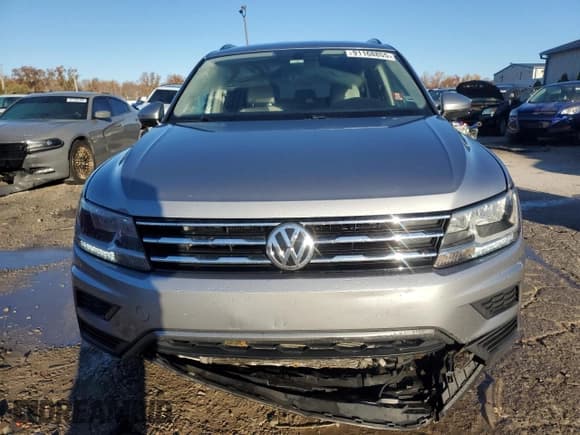✅ 2020 Volkswagen Tiguan SE • VIN: 3VV2B7AXXLM078926 • Lot: 91168855. Wystawiony na Copart z przebiegiem 92 379 mil. Bezpłatny archiwum sprzedaży aukcyjnych z USA i szczegółowy raport historii pojazdu na DreamBid. Zdjęcie 5.