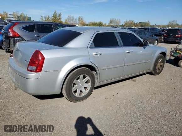 ✅ 2005 Chrysler 300 Touring • VIN: 2C3JA53G75H643380 • Лот: 86166615. Опубликован ранее на Copart с пробегом 87 555 миль. Бесплатный доступ к архиву аукционных продаж из США и подробный отчёт об истории автомобиля на DreamBid. Изображение 3.