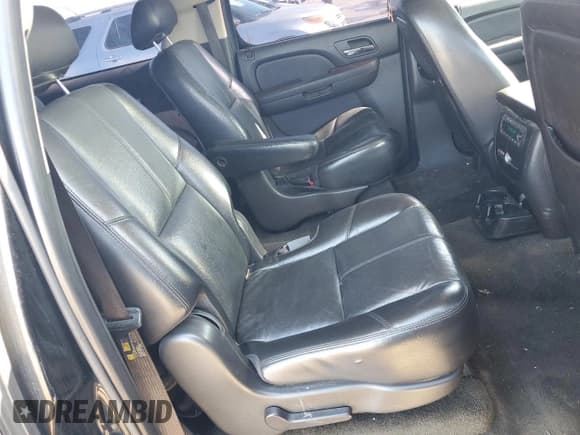 ✅ 2007 Chevrolet Suburban LT • VIN: 3GNFC16007G143462 • Lot: 84849234. Wystawiony na Copart z przebiegiem 239 991 mil. Bezpłatny archiwum sprzedaży aukcyjnych z USA i szczegółowy raport historii pojazdu na DreamBid. Zdjęcie 11.