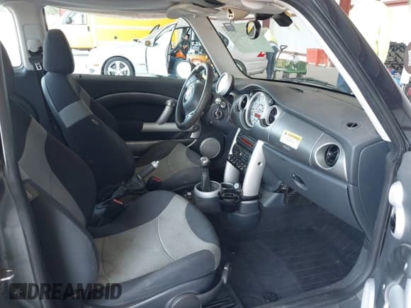 ✅ 2004 MINI Hardtop S • VIN: WMWRE33474TD80161 • Lot: 42585952. Listed on IAAI with 132,158 mi. Free auction sales archive from the USA and detailed vehicle history report at DreamBid. Image 5.