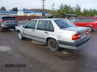 ✅ 1992 Volvo 900 GLS • VIN: YV1JS8839N3093757 • Lot: 41888645. Wystawiony na IAAI z przebiegiem 105 820 mil. Bezpłatny archiwum sprzedaży aukcyjnych z USA i szczegółowy raport historii pojazdu na DreamBid. Zdjęcie 3.