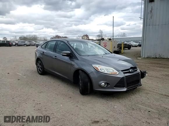 ✅ 2013 Ford Focus SE • VIN: 1FADP3F21DL175665 • Lot: 90840815. Wystawiony na Copart z przebiegiem 175 913 mil. Bezpłatny archiwum sprzedaży aukcyjnych z USA i szczegółowy raport historii pojazdu na DreamBid. Zdjęcie 13.