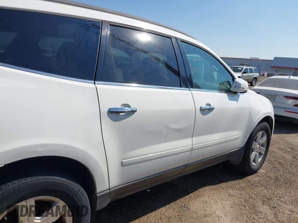 ✅ 2011 Chevrolet Traverse 1LT • VIN: 1GNKVGED6BJ198456 • Lot: 43520847. Wystawiony na IAAI z przebiegiem Nie podano. Bezpłatny archiwum sprzedaży aukcyjnych z USA i szczegółowy raport historii pojazdu na DreamBid. Zdjęcie 6.