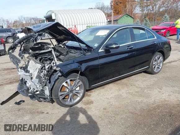 ✅ 2021 Mercedes-Benz C 300 • VIN: W1KWF8EB4MR635599 • Lot: 43625166. Wystawiony na IAAI z przebiegiem 42 909 mil. Bezpłatny archiwum sprzedaży aukcyjnych z USA i szczegółowy raport historii pojazdu na DreamBid. Zdjęcie 18.