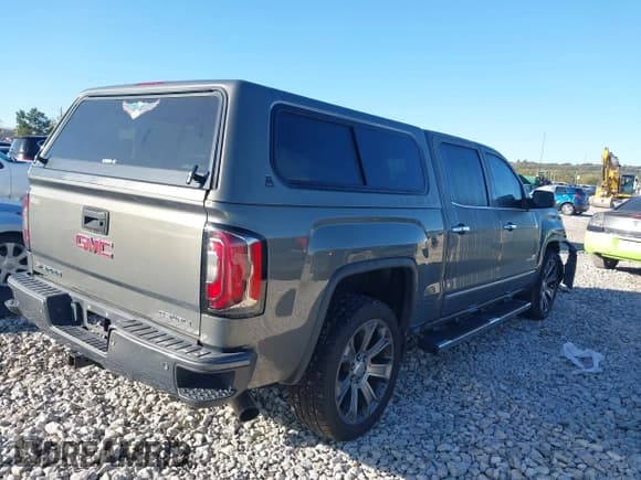 ✅ 2017 GMC Sierra 1500 Denali • VIN: 3GTU2PEJ3HG331779 • Lot: 43565411. Wystawiony na IAAI z przebiegiem 158 188 mil. Bezpłatny archiwum sprzedaży aukcyjnych z USA i szczegółowy raport historii pojazdu na DreamBid. Zdjęcie 4.