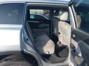 ✅ 2019 Toyota Highlander LE • VIN: 5TDZZRFH0KS321518 • Lot: 43619981. Listed on IAAI with 97,938 mi. Free auction sales archive from the USA and detailed vehicle history report at DreamBid. Image 8.