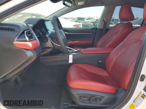 2021 Toyota Camry Hybrid XSE z VIN 4T1K31AK4MU028027, wystawiony jako Copart lot #69702145 z przebiegiem 84 116 mil mil oraz Szkoda całkowita • Salvage title. Historia ofert i sprzedaży dostępna na DreamBid. Obrazek 7.