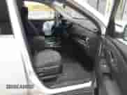 2019 Chevrolet Traverse LT Cloth z VIN 1GNEVGKW1KJ298306, wystawiony jako IAAI lot #43302460 z przebiegiem 76 785 mil mil oraz . Historia ofert i sprzedaży dostępna na DreamBid. Obrazek 5.