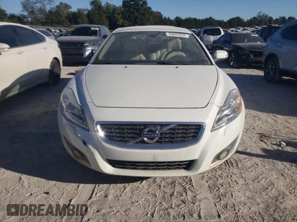 ✅ 2013 Volvo C70 T5 • VIN: YV1672MC5DJ142196 • Lot: 75637834. Wystawiony na Copart z przebiegiem 92 897 mil. Bezpłatny archiwum sprzedaży aukcyjnych z USA i szczegółowy raport historii pojazdu na DreamBid. Zdjęcie 5.