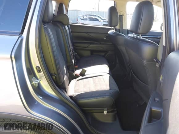 2019 Mitsubishi Outlander ES с VIN JA4AZ3A35KJ002287, выставлен на аукционе IAAI как лот 42815580 с пробегом 43 637 миль миль и . История ставок и продаж доступна на DreamBid. Изображение 8.