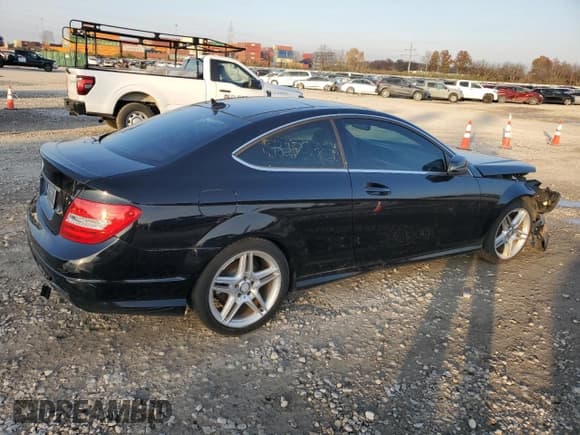 ✅ 2015 Mercedes-Benz C 250 • VIN: WDDGJ4HB6FG368990 • Лот: 92635455. Опубликован ранее на Copart с пробегом 123 667 миль. Бесплатный доступ к архиву аукционных продаж из США и подробный отчёт об истории автомобиля на DreamBid. Изображение 3.