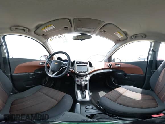 2015 Chevrolet Sonic LT z VIN 1G1JC6SB0F4157826, wystawiony jako IAAI lot #42503574 z przebiegiem 101 437 mil mil oraz . Historia ofert i sprzedaży dostępna na DreamBid. Obrazek 19.