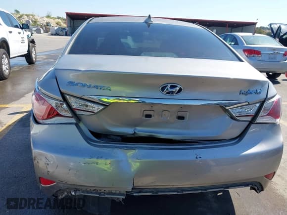 ✅ 2011 Hyundai Sonata Hybrid • VIN: KMHEC4A47BA006439 • Lot: 43355728. Listed on IAAI with 156,270 mi. Free auction sales archive from the USA and detailed vehicle history report at DreamBid. Image 13.