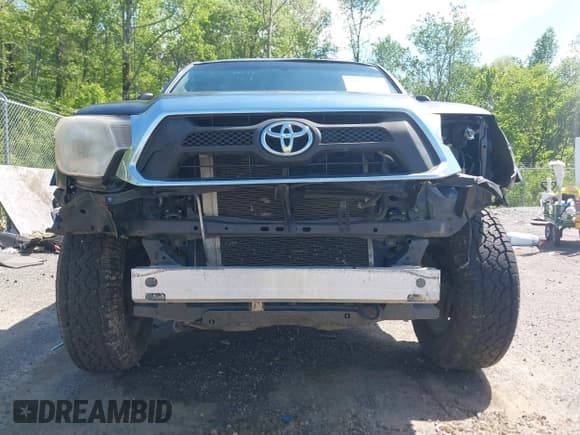 ✅ 2014 Toyota Tacoma PreRunner • VIN: 3TMJU4GN3EM173436 • Lot: 41981293. Listed on IAAI with 157,758 mi. Free auction sales archive from the USA and detailed vehicle history report at DreamBid. Image 21.