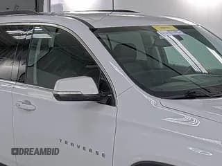 ✅ 2019 Chevrolet Traverse LT Cloth • VIN: 1GNERMKW7KJ233088 • Lot: 42401382. Wystawiony na IAAI z przebiegiem 106 885 mil. Bezpłatny archiwum sprzedaży aukcyjnych z USA i szczegółowy raport historii pojazdu na DreamBid. Zdjęcie 1.