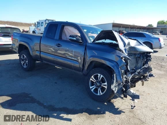 ✅ 2018 Toyota Tacoma SR5 • VIN: 5TFSZ5AN9JX146461 • Lot: 43541829. Wystawiony na IAAI z przebiegiem Nie podano. Bezpłatny archiwum sprzedaży aukcyjnych z USA i szczegółowy raport historii pojazdu na DreamBid. Zdjęcie 1.