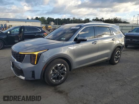✅ 2025 Kia Sorento S • VIN: 5XYRL4JC2SG341427 • Lot: 84793845. Listed on Copart with 6,522 mi. Free auction sales archive from the USA and detailed vehicle history report at DreamBid. Image 1.