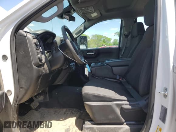 ✅ 2025 Chevrolet Silverado 2500HD Custom • VIN: 2GC4KME7XS1117990 • Lot: 57278315. Wystawiony na Copart z przebiegiem 12 242 mil. Bezpłatny archiwum sprzedaży aukcyjnych z USA i szczegółowy raport historii pojazdu na DreamBid. Zdjęcie 7.