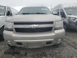 ✅ 2007 Chevrolet Suburban LTZ • VIN: 3GNFK163X7G106982 • Lot: 73866434. Wystawiony na Copart z przebiegiem Nie podano. Bezpłatny archiwum sprzedaży aukcyjnych z USA i szczegółowy raport historii pojazdu na DreamBid. Zdjęcie 5.