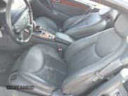 ✅ 2004 Mercedes-Benz SL 500 • VIN: WDBSK75F24F082193 • Lot: 43918943. Wystawiony na IAAI z przebiegiem Nie podano. Bezpłatny archiwum sprzedaży aukcyjnych z USA i szczegółowy raport historii pojazdu na DreamBid. Zdjęcie 17.