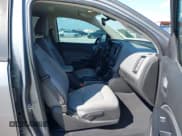 ✅ 2019 Chevrolet Colorado 2WD Work Truck • VIN: 1GCGSBEA5K1340098 • Lot: 43481894. Wystawiony na IAAI z przebiegiem 119 672 mil. Bezpłatny archiwum sprzedaży aukcyjnych z USA i szczegółowy raport historii pojazdu na DreamBid. Zdjęcie 5.