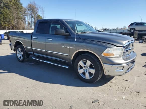 2010 Dodge 1500 Laramie z VIN 1D7RV1GT3AS113953, wystawiony jako Copart lot #89211775 z przebiegiem 97 096 mil mil oraz Szkoda całkowita • Salvage title. Historia ofert i sprzedaży dostępna na DreamBid. Obrazek 4.