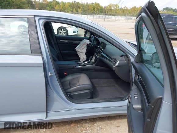 ✅ 2022 Honda Accord Sport • VIN: 1HGCV1F31NA110600 • Lot: 43276420. Wystawiony na IAAI z przebiegiem 70 070 mil. Bezpłatny archiwum sprzedaży aukcyjnych z USA i szczegółowy raport historii pojazdu na DreamBid. Zdjęcie 5.