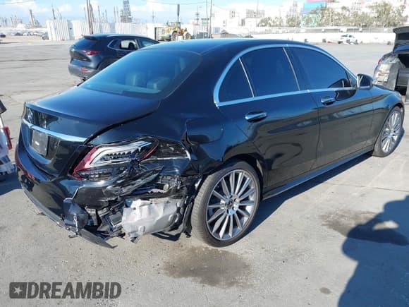 ✅ 2019 Mercedes-Benz C 300 • VIN: WDDWF8DB0KR504801 • Lot: 43247169. Listed on IAAI with 55,539 mi. Free auction sales archive from the USA and detailed vehicle history report at DreamBid. Image 4.