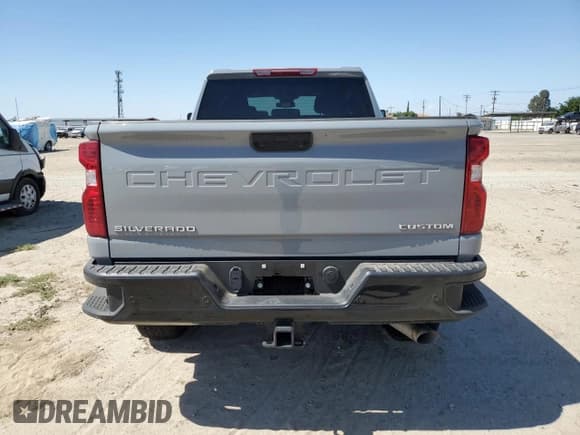 ✅ 2025 Chevrolet Silverado 2500HD Custom • VIN: 2GC4KME7XS1122705 • Lot: 56422895. Wystawiony na Copart z przebiegiem 7 276 mil. Bezpłatny archiwum sprzedaży aukcyjnych z USA i szczegółowy raport historii pojazdu na DreamBid. Zdjęcie 6.