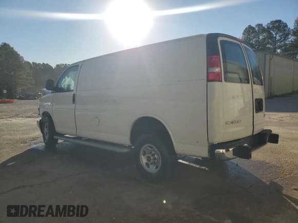 ✅ 2024 GMC Savana Cargo • VIN: 1GTW7AFP7R1232845 • Lot: 87463205. Wystawiony na Copart z przebiegiem 14 197 mil. Bezpłatny archiwum sprzedaży aukcyjnych z USA i szczegółowy raport historii pojazdu na DreamBid. Zdjęcie 2.