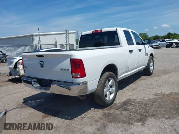 2024 Ram 1500 SLT z VIN 1C6RR7GG5RS157721, wystawiony jako IAAI lot #42962151 z przebiegiem 32 017 mil mil oraz . Historia ofert i sprzedaży dostępna na DreamBid. Obrazek 4.