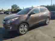 2014 Hyundai Tucson SE z VIN KM8JU3AG0EU795228, wystawiony jako Copart lot #69202565 z przebiegiem 138 146 mil mil oraz Czysty tytuł • Clean title. Historia ofert i sprzedaży dostępna na DreamBid. Obrazek 1.
