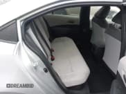 ✅ 2022 Toyota Corolla Hybrid LE • VIN: JTDEAMDE3NJ045628 • Lot: 43593704. Wystawiony na IAAI z przebiegiem 46 758 mil. Bezpłatny archiwum sprzedaży aukcyjnych z USA i szczegółowy raport historii pojazdu na DreamBid. Zdjęcie 19.