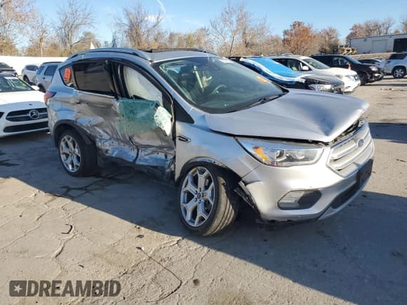 ✅ 2019 Ford Escape Titanium • VIN: 1FMCU9J95KUB72325 • Lot: 92628905. Wystawiony na Copart z przebiegiem Nie podano. Bezpłatny archiwum sprzedaży aukcyjnych z USA i szczegółowy raport historii pojazdu na DreamBid. Zdjęcie 4.