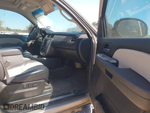 2008 Chevrolet Suburban LTZ with VIN 3GNFK16318G127415, listed as a IAAI auction lot 43429430 with 267,251 mi miles and . Bid and sale history available at DreamBid. Image 5.