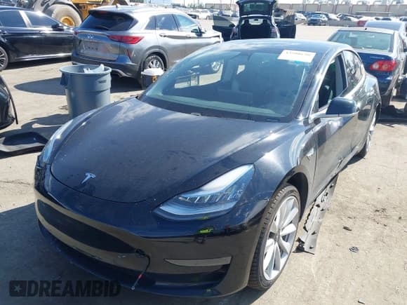✅ 2019 Tesla Model 3 Mid Range • VIN: 5YJ3E1EA5KF399076 • Lot: 43508650. Wystawiony na IAAI z przebiegiem 86 971 mil. Bezpłatny archiwum sprzedaży aukcyjnych z USA i szczegółowy raport historii pojazdu na DreamBid. Zdjęcie 18.