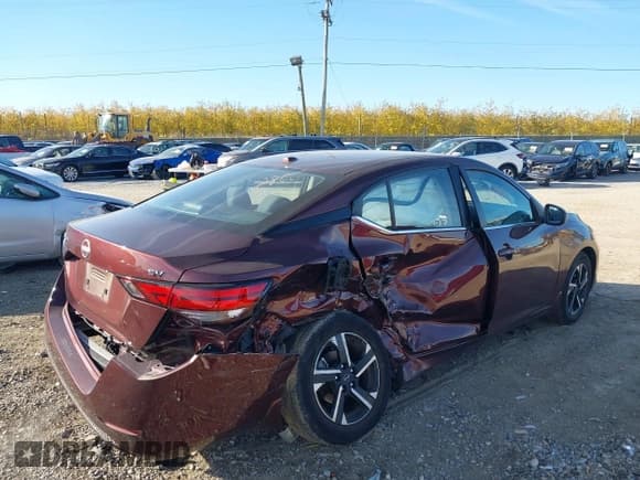 ✅ 2024 Nissan Sentra SV • VIN: 3N1AB8CV3RY275887 • Lot: 43625585. Wystawiony na IAAI z przebiegiem 9 146 mil. Bezpłatny archiwum sprzedaży aukcyjnych z USA i szczegółowy raport historii pojazdu na DreamBid. Zdjęcie 4.