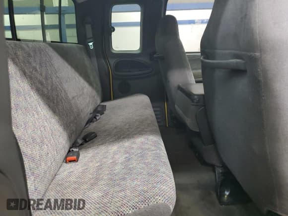 ✅ 1999 Dodge 1500 • VIN: 1B7HC13Y1XJ587668 • Lot: 82743705. Wystawiony na Copart z przebiegiem 170 127 mil. Bezpłatny archiwum sprzedaży aukcyjnych z USA i szczegółowy raport historii pojazdu na DreamBid. Zdjęcie 10.