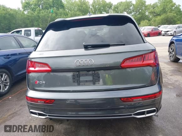 ✅ 2018 Audi SQ5 Premium Plus • VIN: WA1A4AFY2J2047283 • Лот: 42146309. Опубликован ранее на IAAI с пробегом 73 695 миль. Бесплатный доступ к архиву аукционных продаж из США и подробный отчёт об истории автомобиля на DreamBid. Изображение 17.