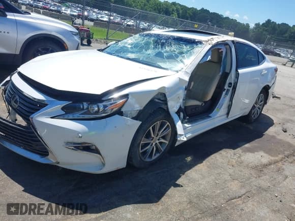 ✅ 2018 Lexus ES 300h • VIN: JTHBW1GG3J2185097 • Лот: 42526276. Опубликован ранее на IAAI с пробегом 116 660 миль. Бесплатный доступ к архиву аукционных продаж из США и подробный отчёт об истории автомобиля на DreamBid. Изображение 18.