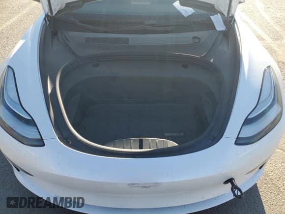 ✅ 2022 Tesla Model 3 Long Range • VIN: 5YJ3E1EB9NF298183 • Lot: 92124135. Wystawiony na Copart z przebiegiem 17 949 mil. Bezpłatny archiwum sprzedaży aukcyjnych z USA i szczegółowy raport historii pojazdu na DreamBid. Zdjęcie 11.