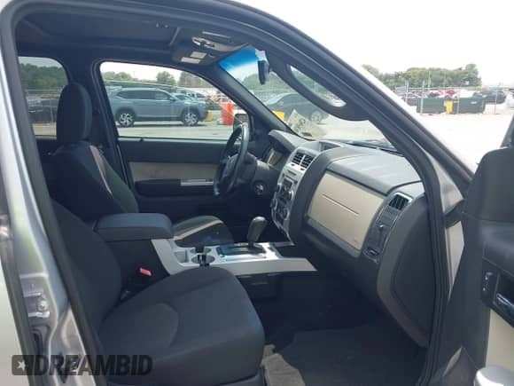 2010 Mercury Mariner z VIN 4M2CN8B77AKJ29263, wystawiony jako IAAI lot #42865830 z przebiegiem 138 528 mil mil oraz . Historia ofert i sprzedaży dostępna na DreamBid. Obrazek 5.